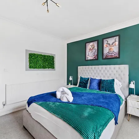 The Emerald Gem - Overlooking The Park * Bristol